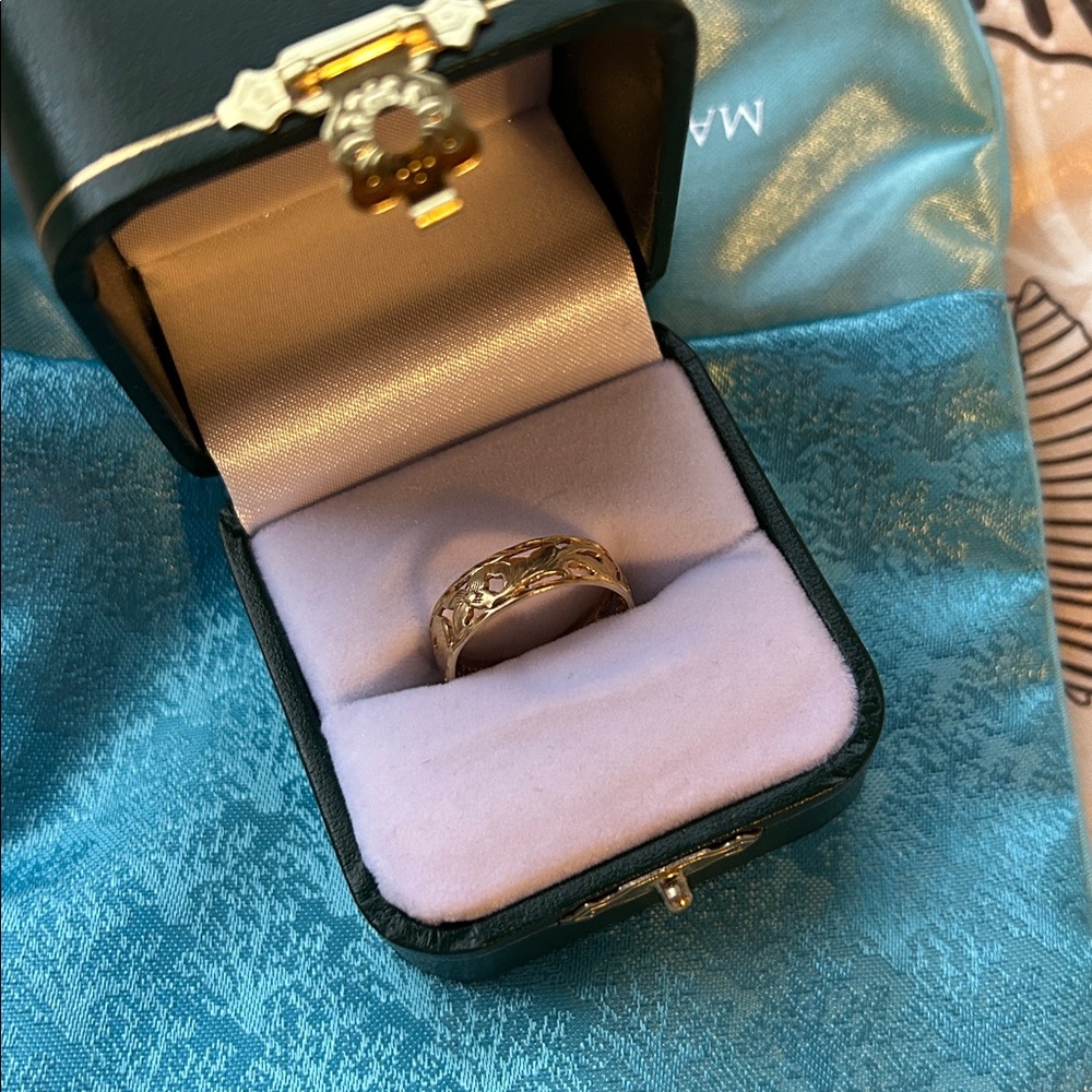 Elegant Hawaiian wedding Gold Band Ring 14k